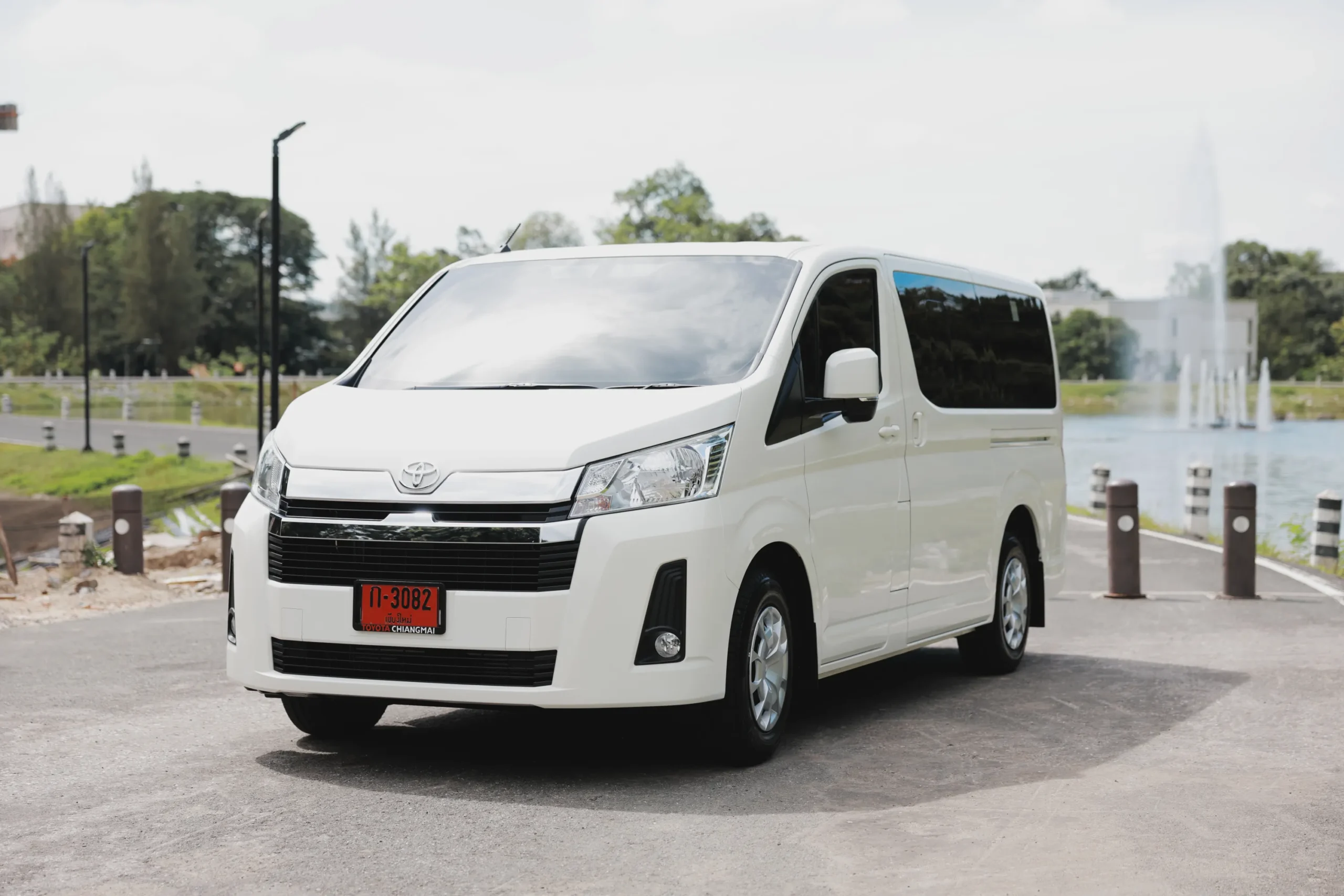 เช่ารถตู้ hiace ขับเอง